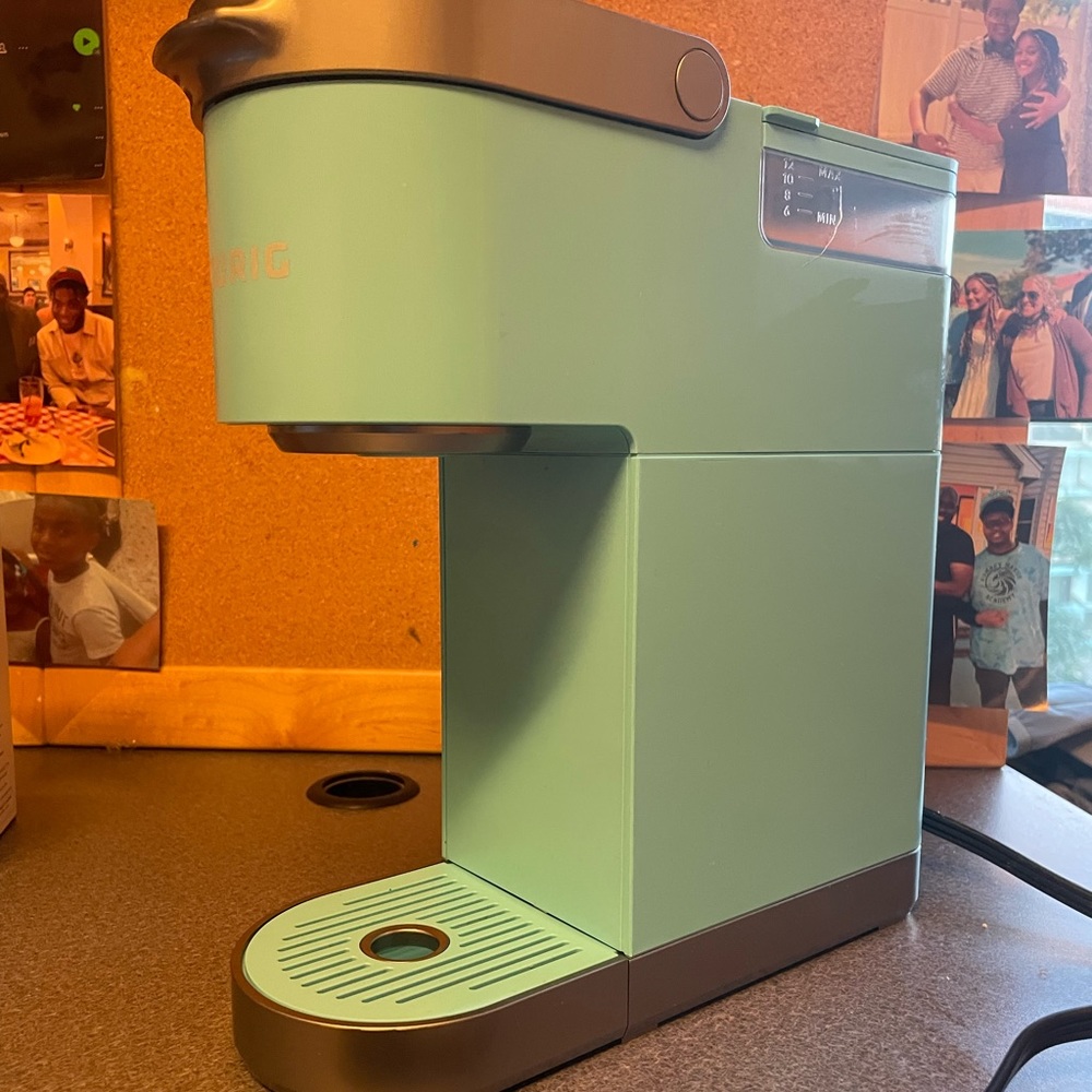 LIKE NEW Keurig K-Mini Single Serve Coffee Machine